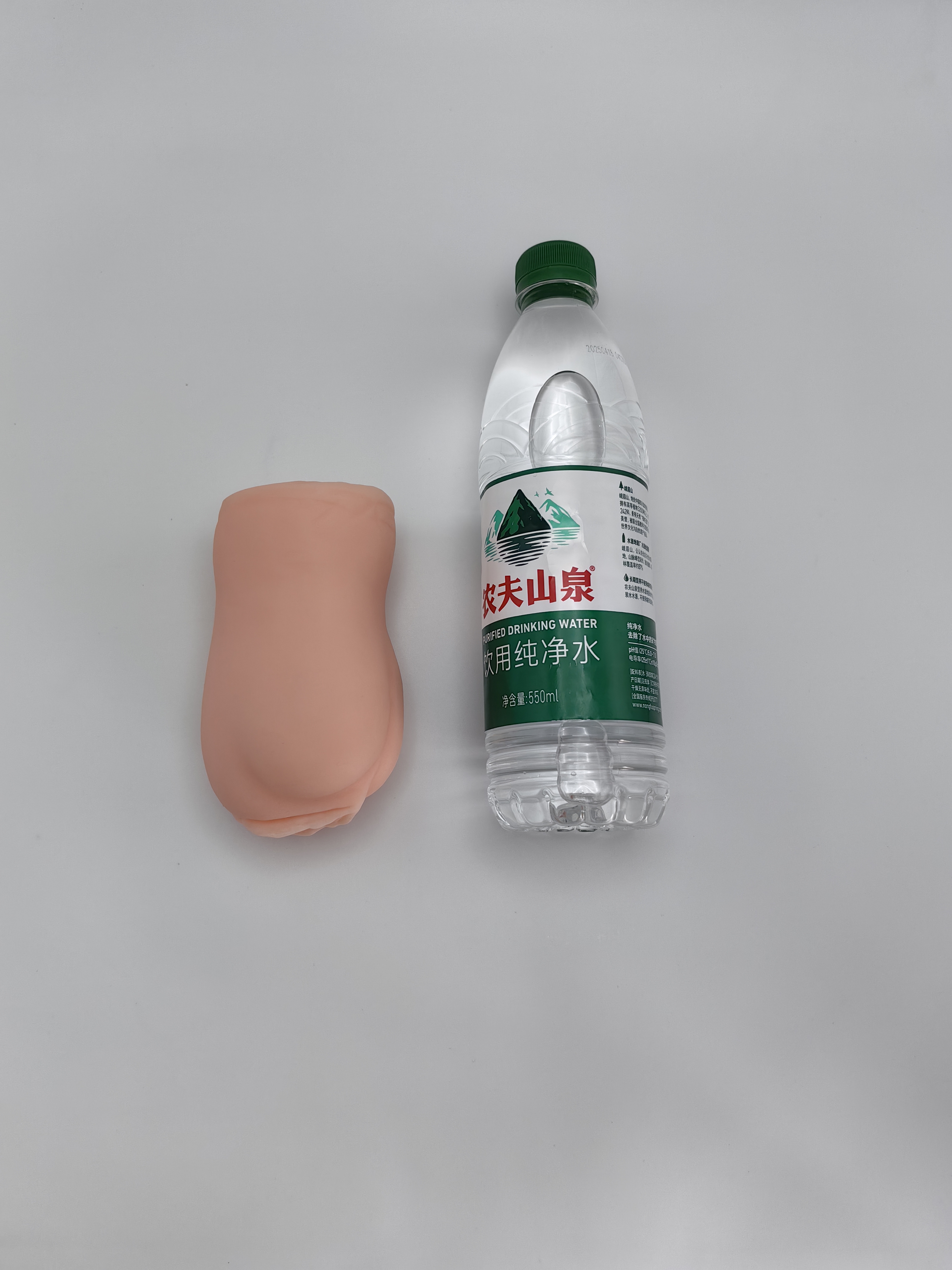 对子哈特联名本子老师的作品,像是圈钱不走心的产品