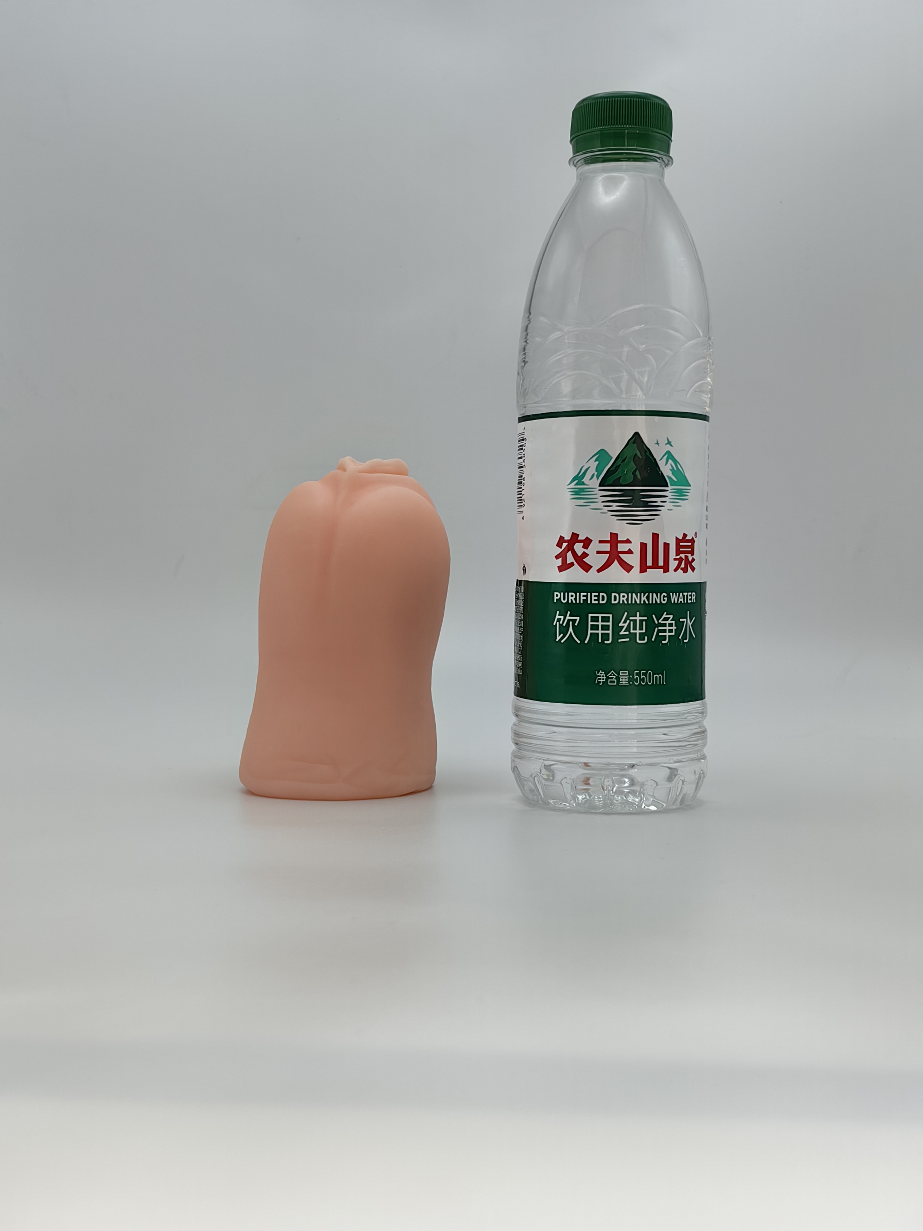 对子哈特联名本子老师的作品,像是圈钱不走心的产品