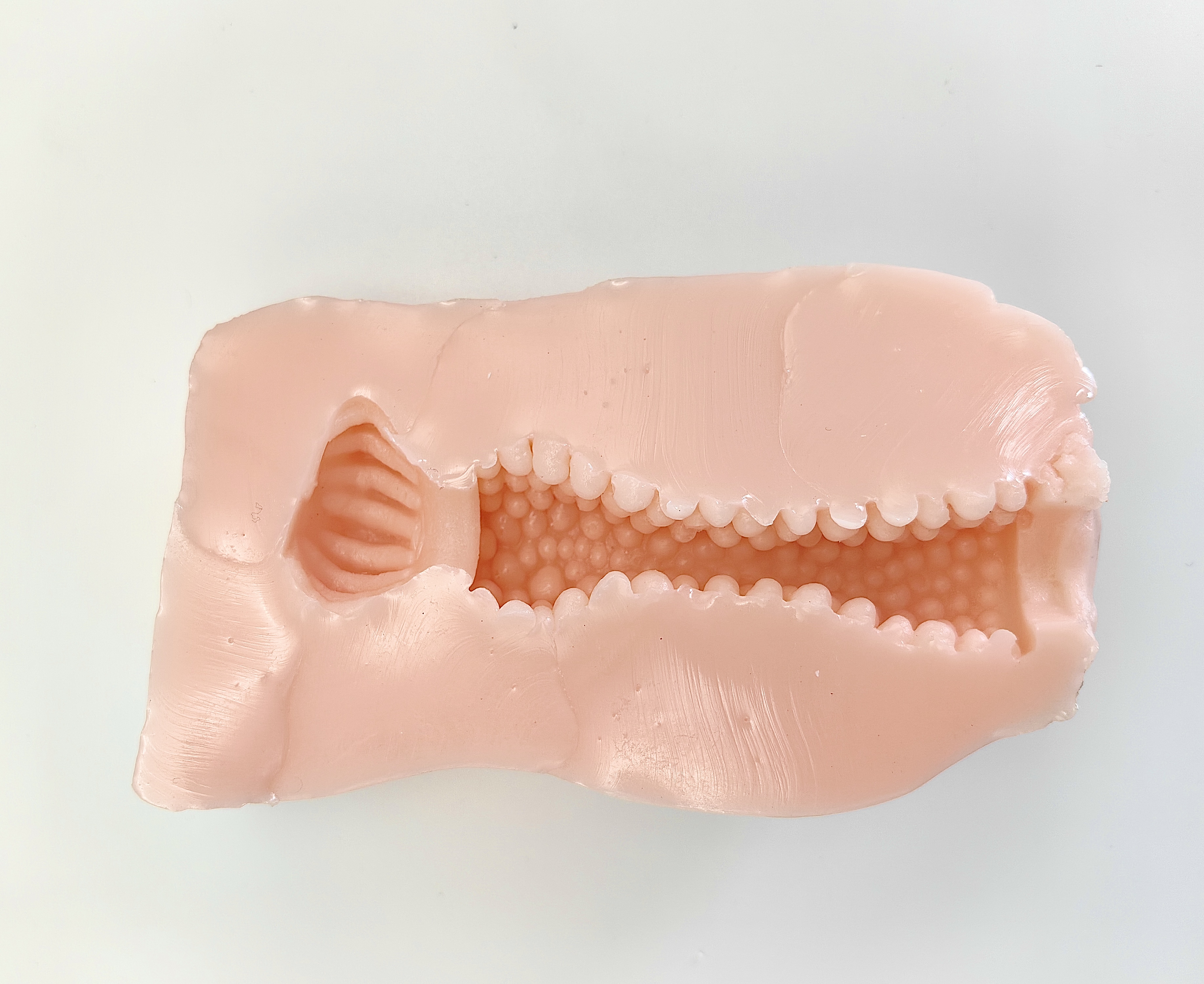 对子哈特联名本子老师的作品,像是圈钱不走心的产品